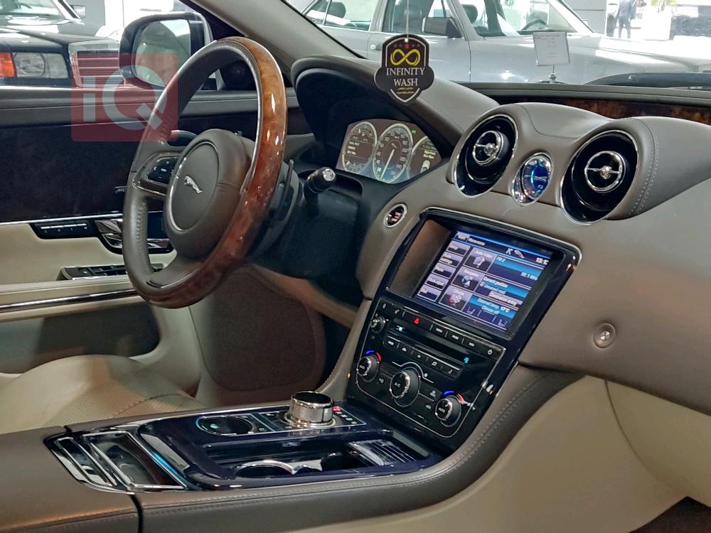 Jaguar XJ